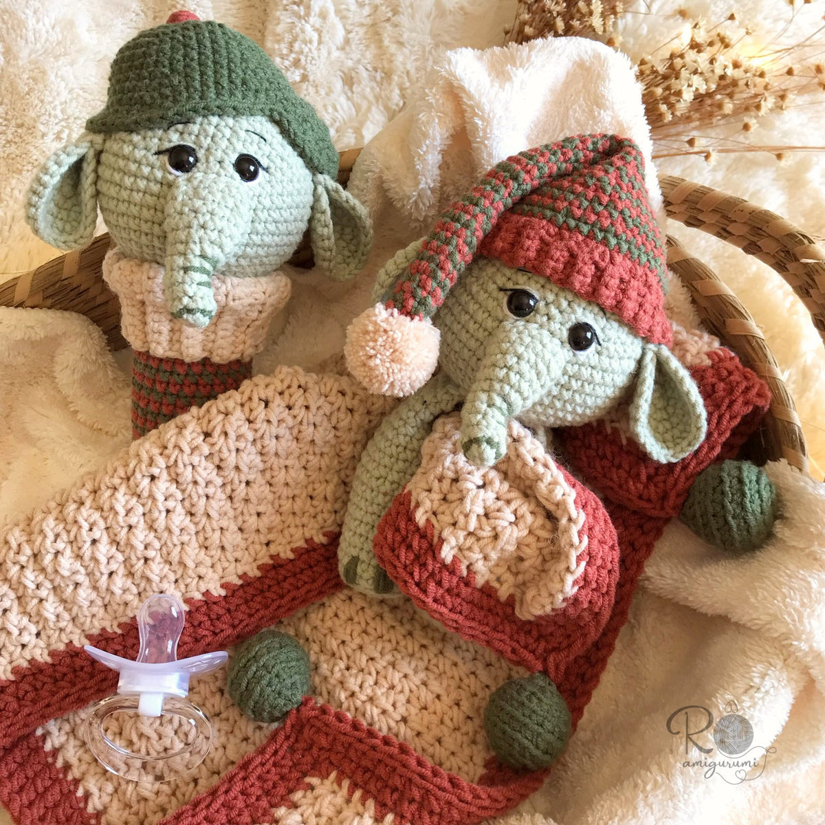 Kit Mantita de apego y Sonajero - Elefante Theo - Patrón Digital de Amigurumi