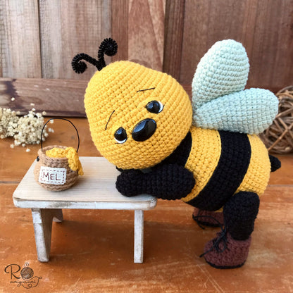 Zangoso, the Sulky Bee - Amigurumi Digital Pattern