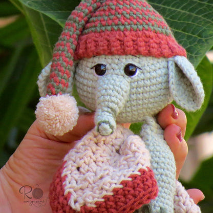 Kit Mantita de apego y Sonajero - Elefante Theo - Patrón Digital de Amigurumi