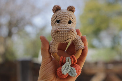 Combo Bartô e Bartolina + Chocalho Bartozinho + Abraço de Vó - Receitas Digitais de Amigurumi
