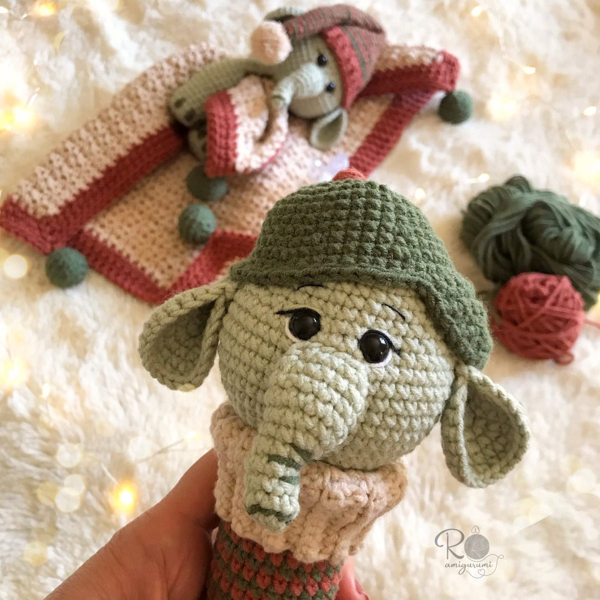 Kit Mantita de apego y Sonajero - Elefante Theo - Patrón Digital de Amigurumi