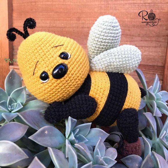 Zangoso, the Sulky Bee - Amigurumi Digital Pattern