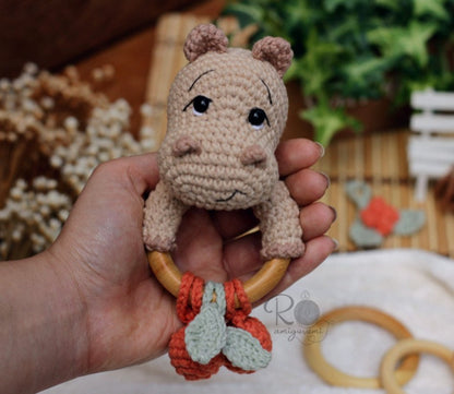 Combo Bartô e Bartolina + Chocalho Bartozinho + Abraço de Vó - Receitas Digitais de Amigurumi